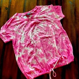 NWT Short sleeve Shirt w tie at bottom